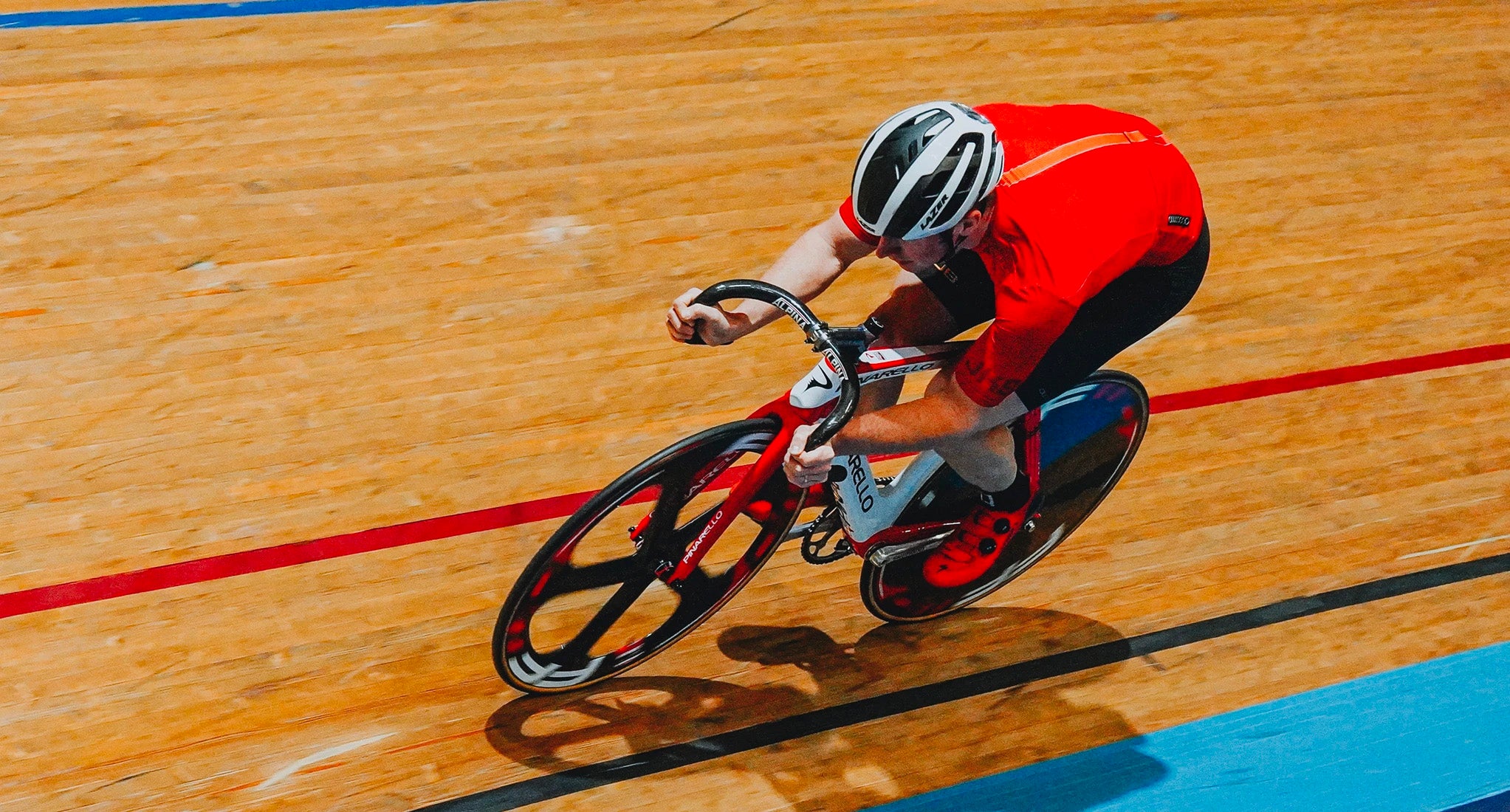 Olympic hero launches new cycling range with HUUB in Derby Velodrome